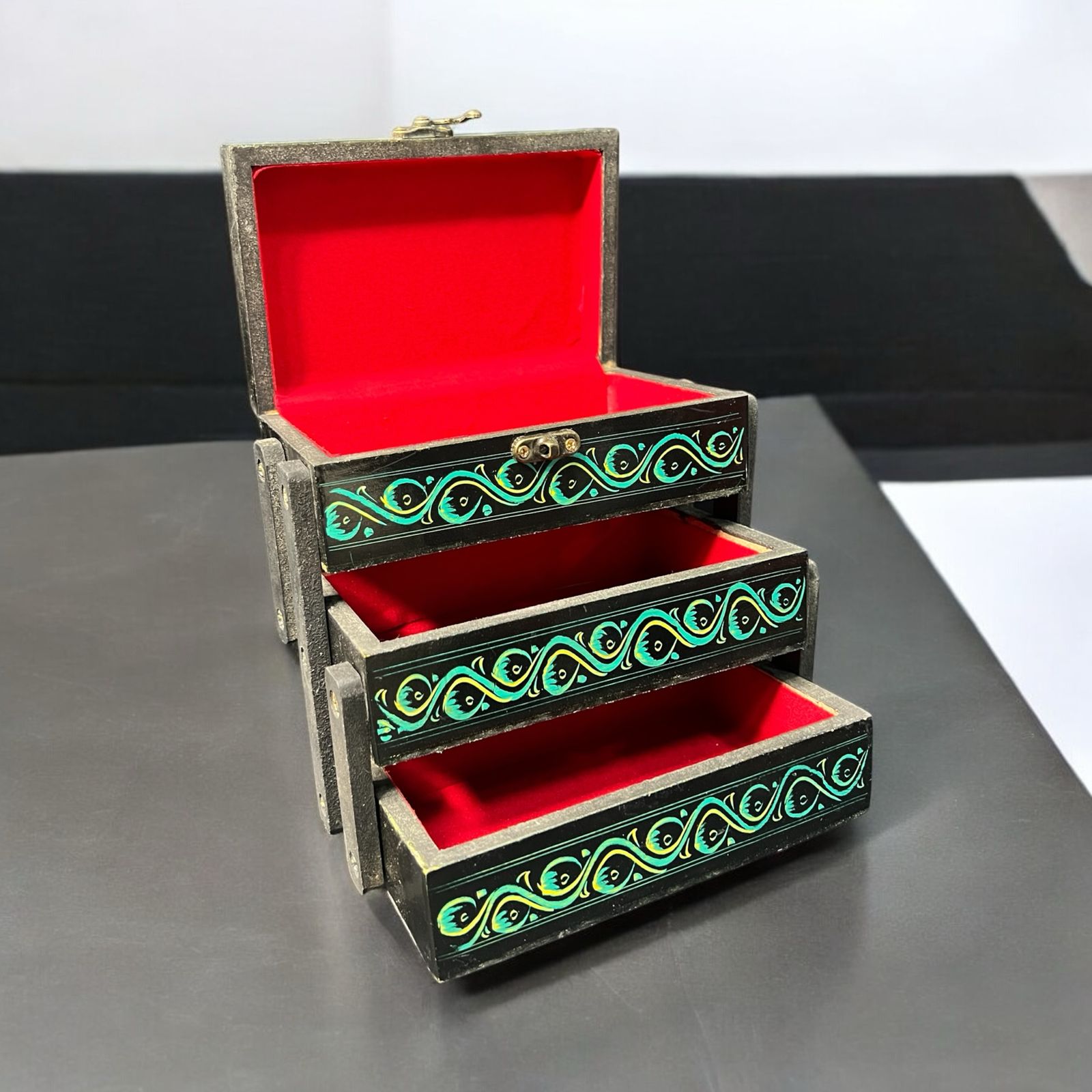 Tri Fold Jewelry Box – Naqshi