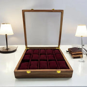 15 Watches – Golden Hinge – Glass Top