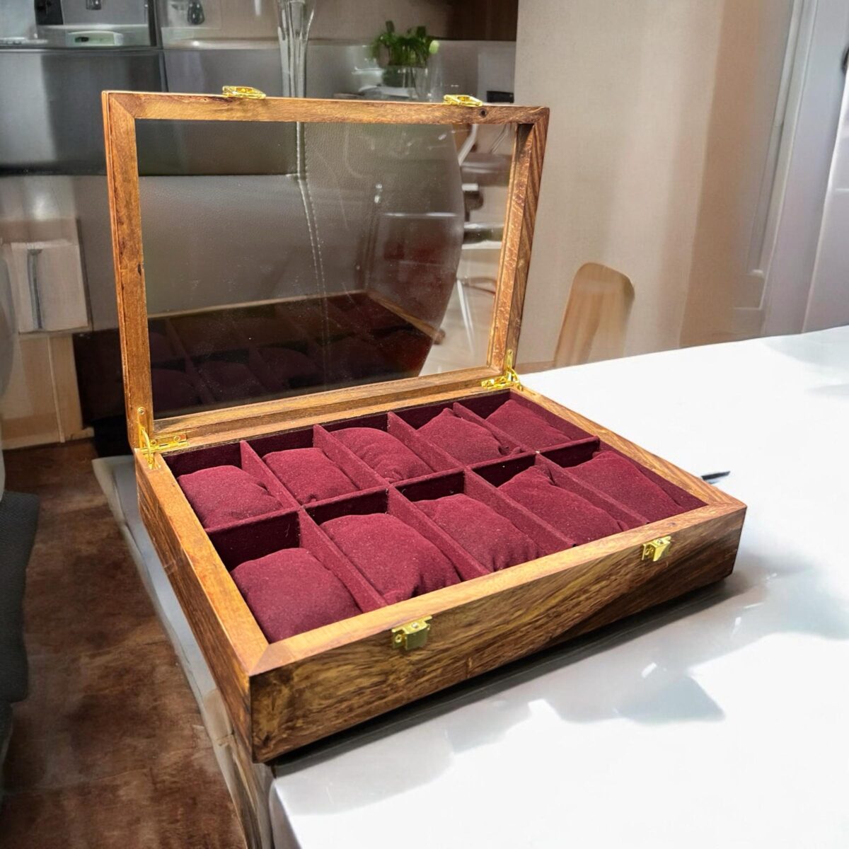 10 Watches – Golden Hinge – Glass Top